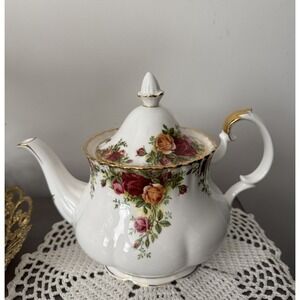 Royal Albert Old Country Roses Teapot  Large 6-cup Tea Party
